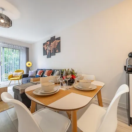 Ashview 6 - Heathrow - Windsor - Free Parking Apartment Staines-upon-Thames Exterior photo