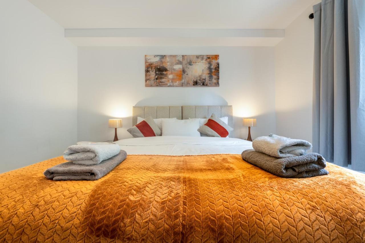 Apartment Ashview 6 - Heathrow - Windsor - Free Parking *