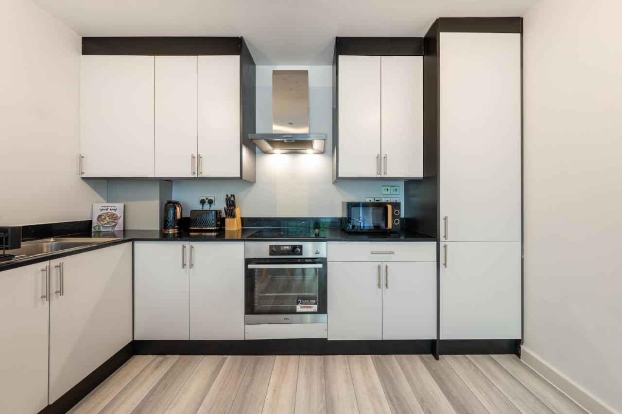 Ashview 6 - Heathrow - Windsor - Free Parking Apartment Staines-upon-Thames