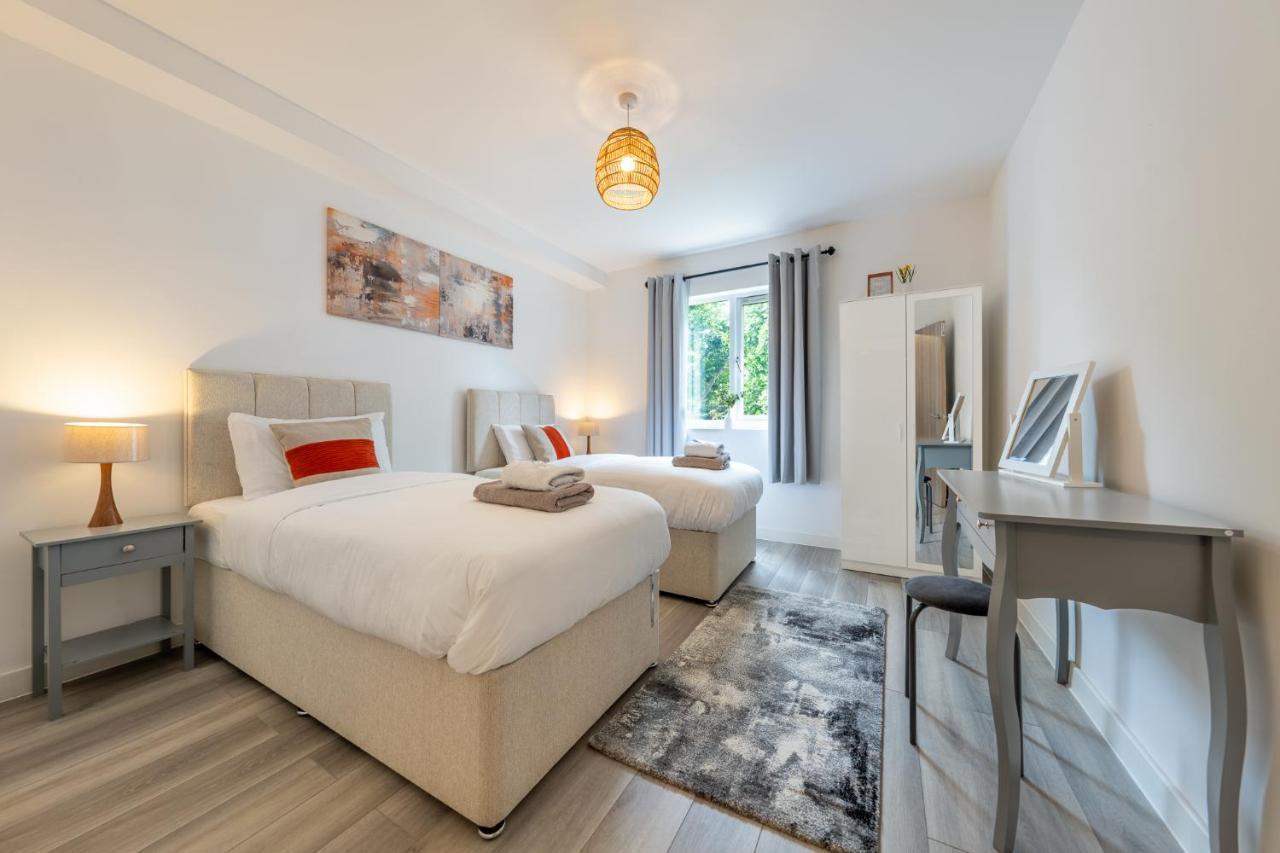 Ashview 6 - Heathrow - Windsor - Free Parking Staines-upon-Thames